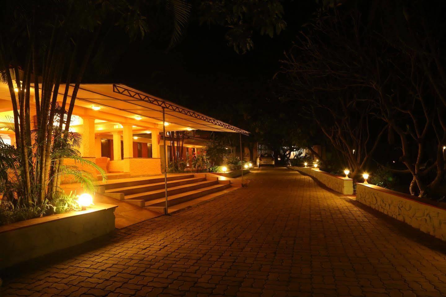 Hotel Outpost@Alibaug Alībāg Exterior foto